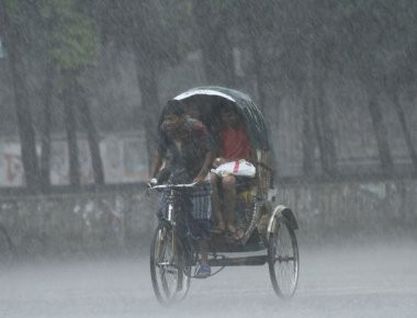 Μπαγκλαντές: Ο τυφώνας Μόρα επιφέρει μια ανηλεή κακοκαιρία